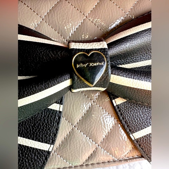 Betsey Johnson Quilted Bow Purse - Picture 10 of 10